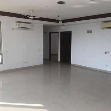 Room in 3 BHK Apartment at Jaypee Greens Kalypso Court, Sector 127 – for Rent