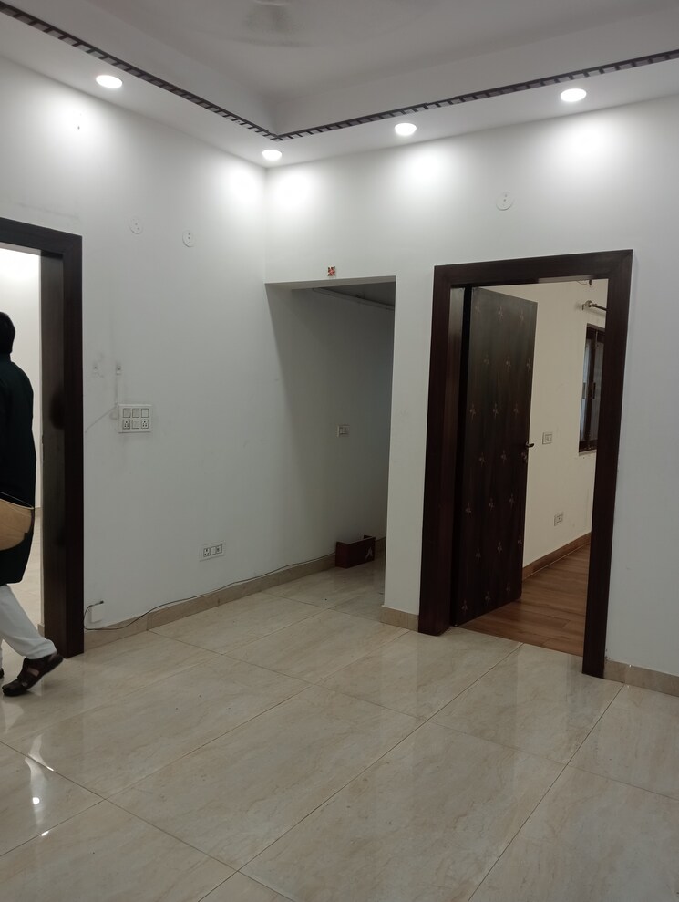 Room, arun-vihar-sector-37 3 Bedroom 1800 Sq.Ft. Apartment In Sector 37 Noida 8916265