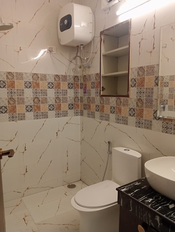 Master Bedroom in 3 BHK Apartment at Arun Vihar Sector 37, Sector 37 – for Rent