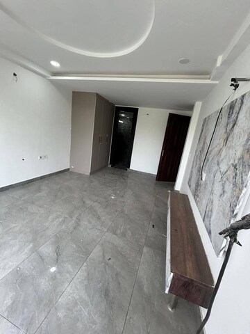 Master Bedroom in 2.5 BHK Builder Floor at Palam Vihar – for Rent