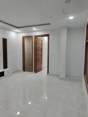 Room in 1 BHK Builder Floor at Mahavir Enclave 1 – for Rent