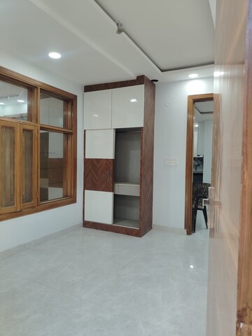 Room in 1 BHK Builder Floor at Mahavir Enclave 1 – for Rent