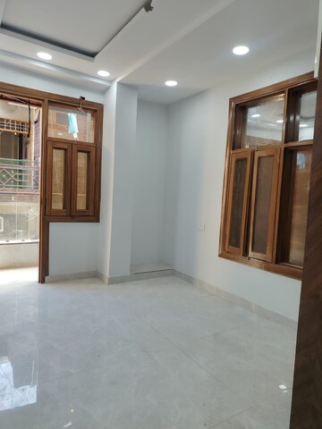 Room in 1 BHK Builder Floor at Mahavir Enclave 1 – for Rent