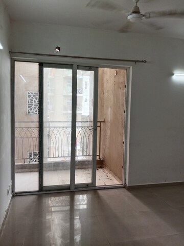 Room in 3 BHK Apartment at Mahagun Mywoods, Sector 16c Greater Noida – for Rent