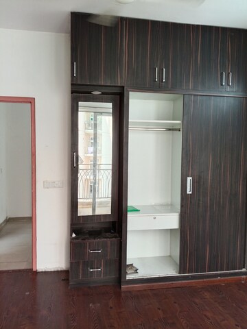 Room in 3 BHK Apartment at Mahagun Mywoods, Sector 16c Greater Noida – for Rent