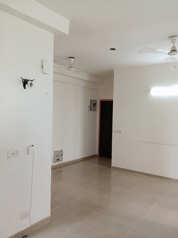 Room in 3 BHK Apartment at Mahagun Mywoods, Sector 16c Greater Noida – for Rent