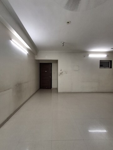 Room in 2 BHK Apartment at Lokhandwala Spring Grove, Kandivali East – for Rent