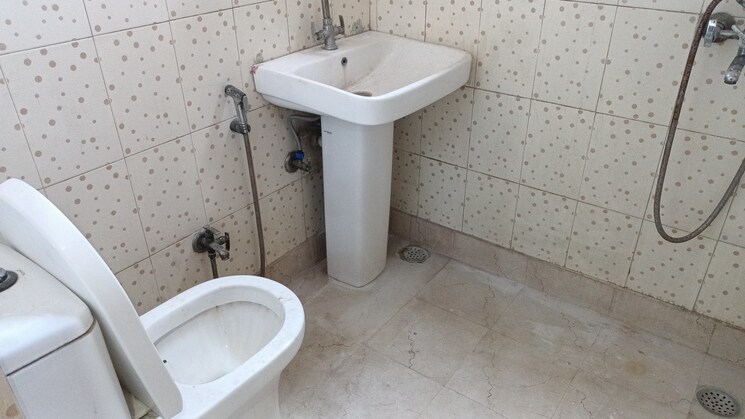 Bathroom, vaishali sector 4 2 Bedroom 1020 Sq.Ft. Builder Floor In Vaishali Sector 4 Ghaziabad 8916441