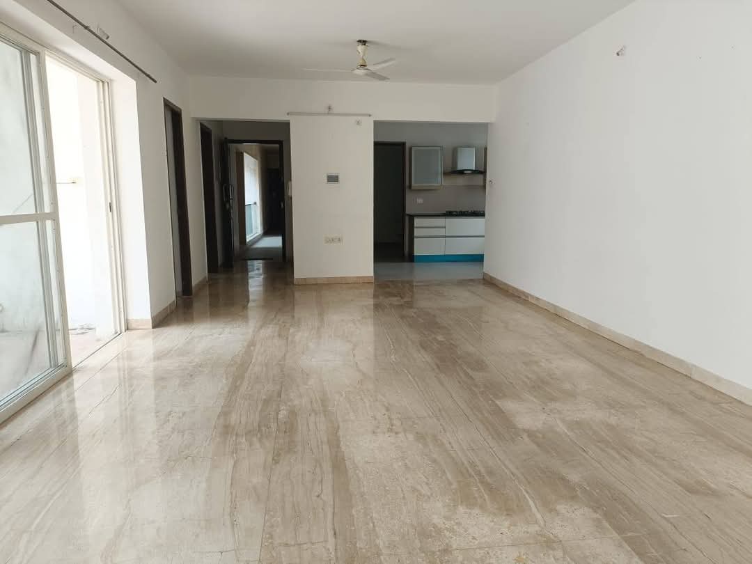 3 BHK + Servant Room Apartment For Rent in Marvel Piazza