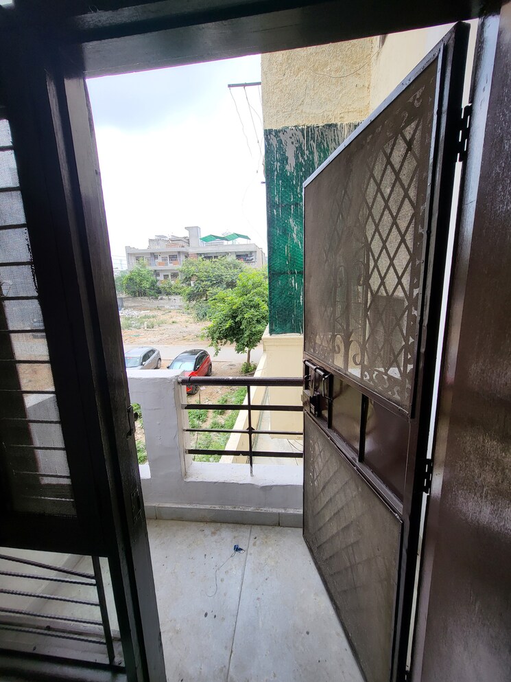 Balcony, srishti-greenfield-homes 3 Bedroom 290 Sq.Yd. Builder Floor In Green Fields Colony Faridabad 8916366