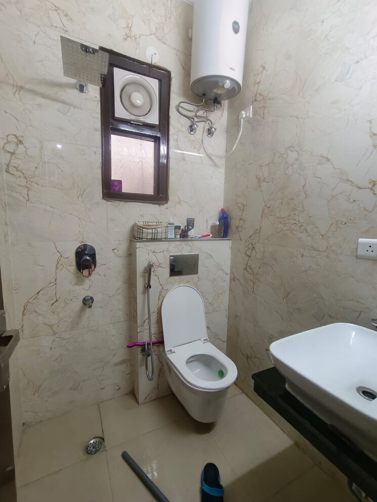 Bathroom, saket 3 Bedroom 1500 Sq.Ft. Builder Floor In Saket Delhi 8916372