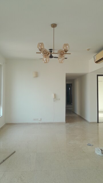 Furnished Amenities in 3 BHK Apartment at Unitech Escape, Sector 50 – for Rent