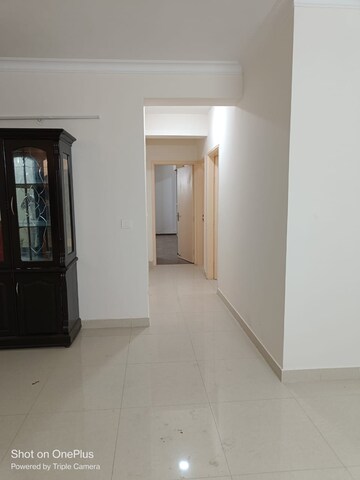 Room in 3 BHK Apartment at Pareena Express Heights, Sector 99 – for Rent