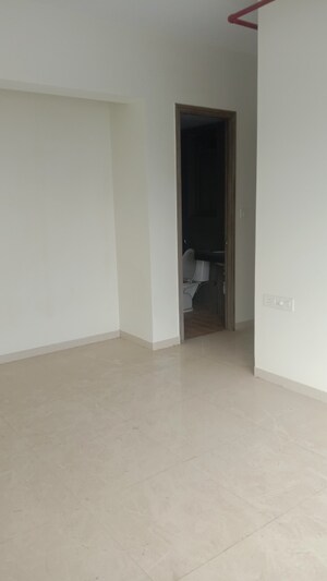 Room in 2 BHK Apartment at Kalpataru Paramount, Kapur Bawdi – for Sale