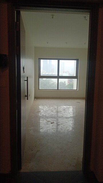 Room in 2 BHK Apartment at Kalpataru Paramount, Kapur Bawdi – for Sale