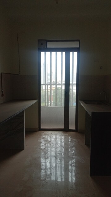 Room in 2 BHK Apartment at Kalpataru Paramount, Kapur Bawdi – for Sale
