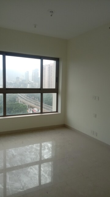 Room in 2 BHK Apartment at Kalpataru Paramount, Kapur Bawdi – for Sale
