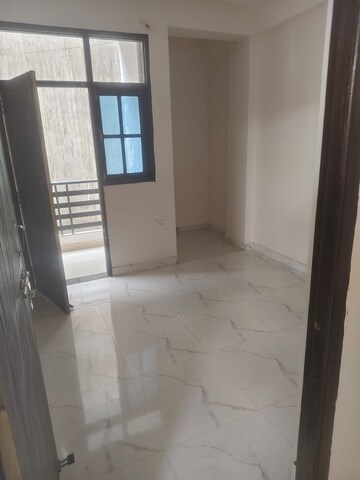 Bathroom in 3 BHK Apartment at Omaxe Waterscapes, Gomti Nagar – for Rent