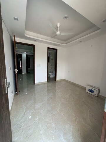 Room in 2 BHK Builder Floor at Saket – for Rent