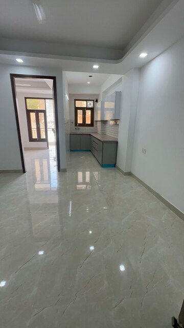Room in 2 BHK Builder Floor at Saket – for Rent