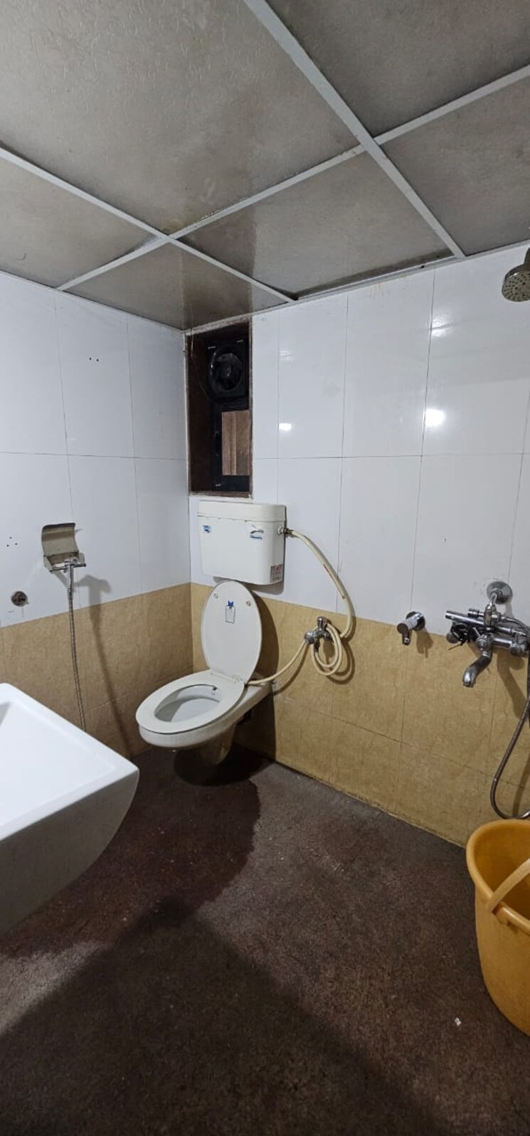 Bathroom, erandwane 2 Bedroom 900 Sq.Ft. Apartment In Erandwane Pune 8916420