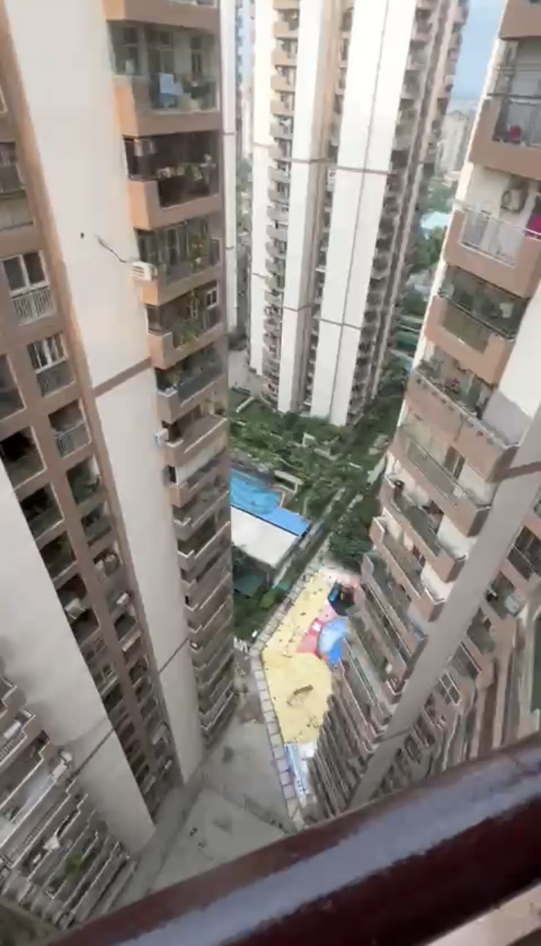 2 BHK Apartment For Sale in Paramount Symphony