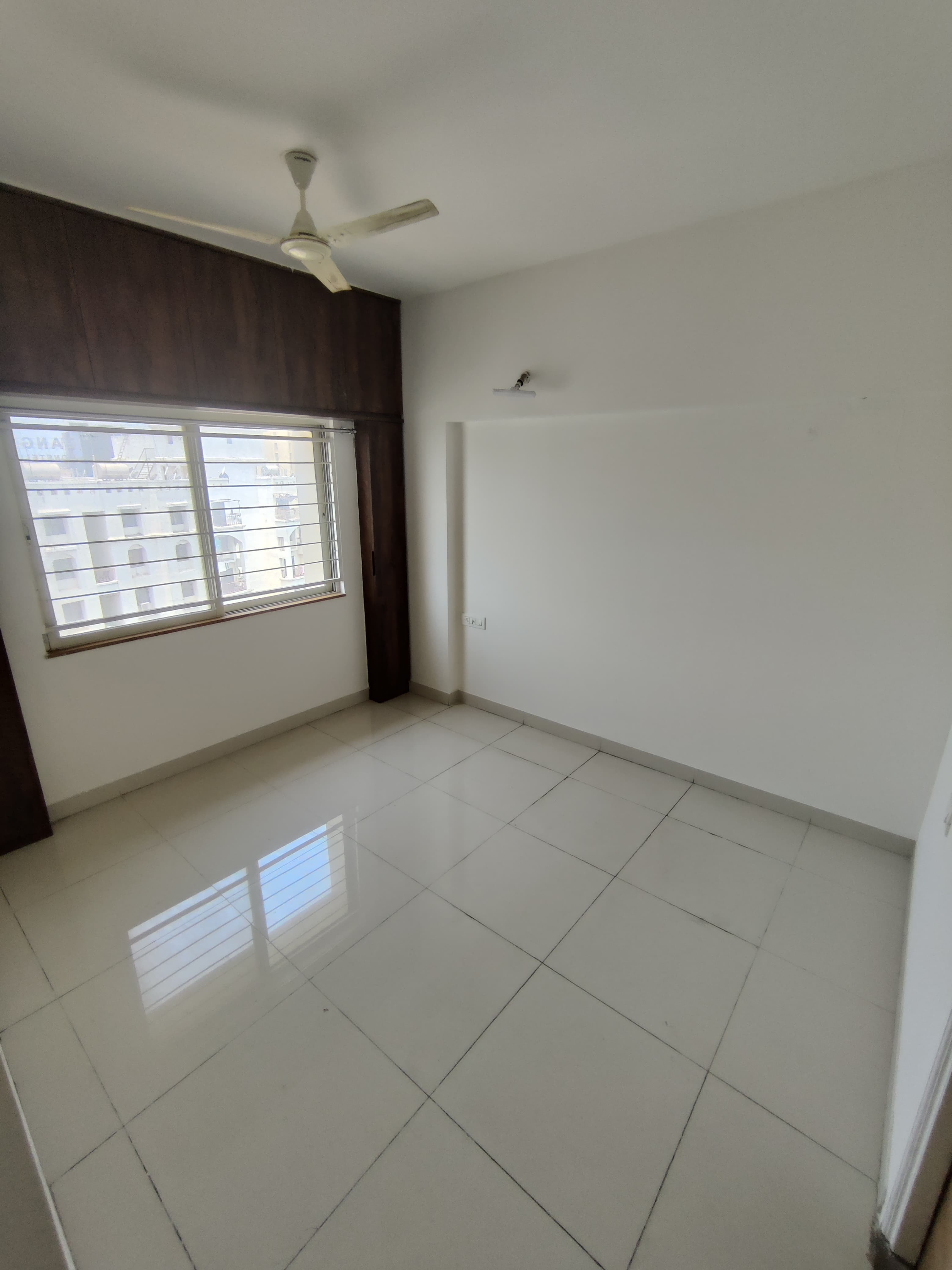 2 BHK Apartment For Rent in Karan Rhea
