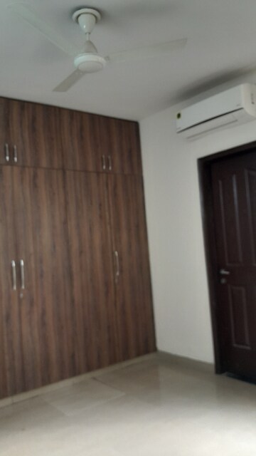 Furnished Amenities in 3 BHK Builder Floor at Unitech Woodstock Floors, Sector 50 – for Rent