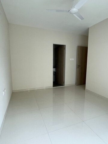Room in 2 BHK Apartment at Sugee Atharva, Prabhadevi – for Rent
