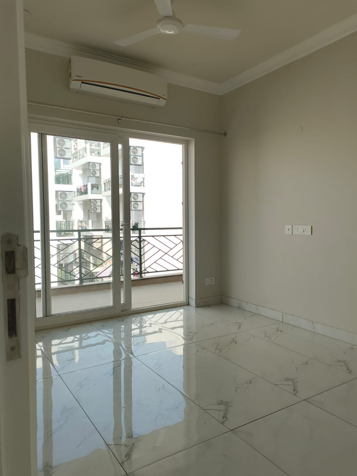 2.5 BHK + Study Room 1210 Sq.Ft. Builder Floor in Central Park Cerise Suites