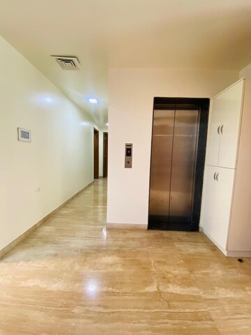 Room in 4 BHK Apartment at Boat Club Road – for Sale