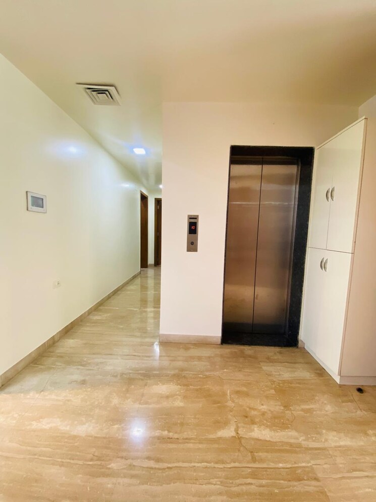 Room, boat club road 4 Bedroom 4300 Sq.Ft. Apartment In Boat Club Road Pune 8916483