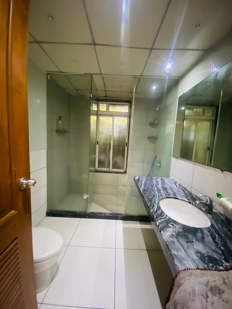 Bathroom, boat club road 4 Bedroom 4300 Sq.Ft. Apartment In Boat Club Road Pune 8916483