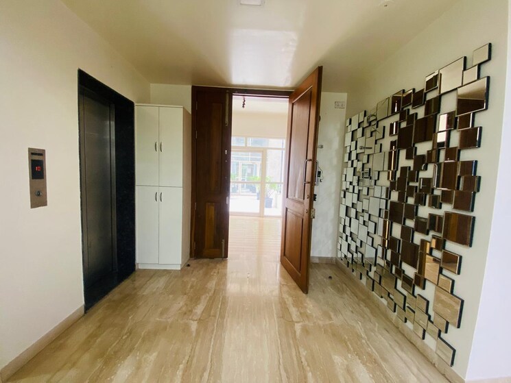 Room, boat club road 4 Bedroom 4300 Sq.Ft. Apartment In Boat Club Road Pune 8916483