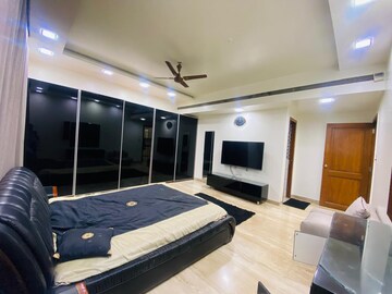 Bedroom in 4 BHK Apartment at Boat Club Road – for Sale