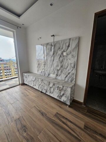 Room in 2 BHK Apartment at Parker White Lily, Sector 8 – for Rent