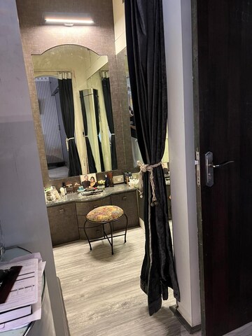 Gym in 4 BHK Apartment at Rushi Tower, Andheri West – for Sale