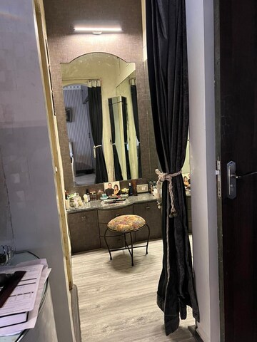 Gym in 4 BHK Apartment at Rushi Tower, Andheri West – for Sale
