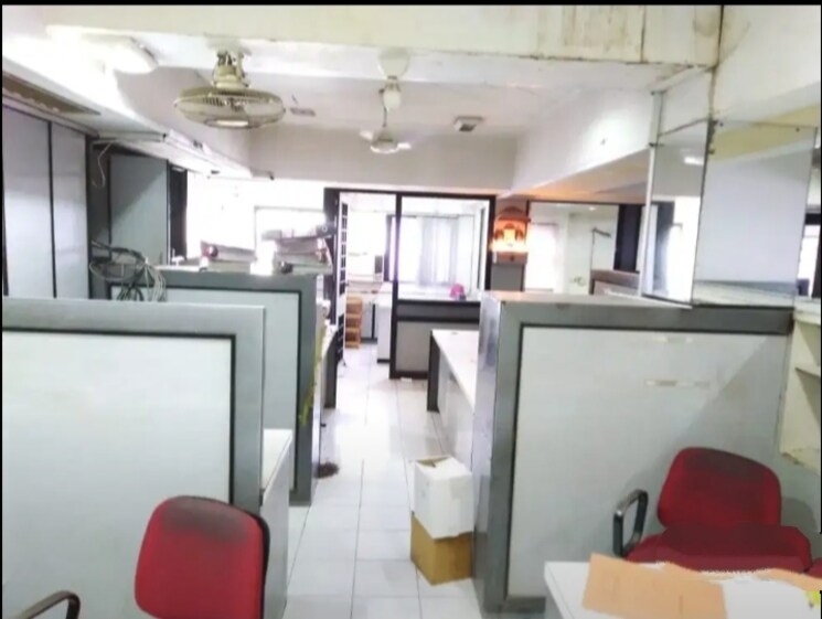 Team Area, ring road Commercial Office Space 2400 Sq.Ft. In Ring Road Surat 8916511