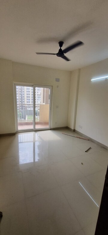 Room in 2 BHK Apartment at Eldeco Accolade, Sohna Sector 2 – for Rent