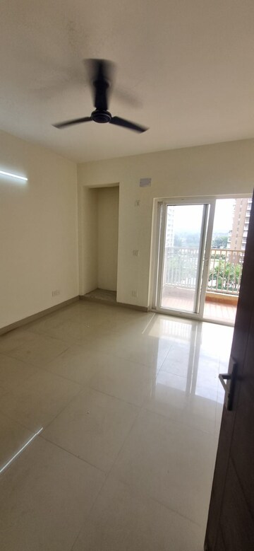 Room in 2 BHK Apartment at Eldeco Accolade, Sohna Sector 2 – for Rent