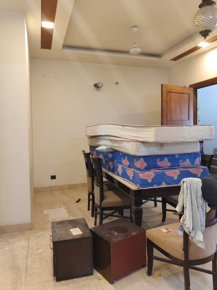 Team Area, parklands 3 Bedroom 250 Sq.Yd. Builder Floor In Sector 85 Faridabad 8916485