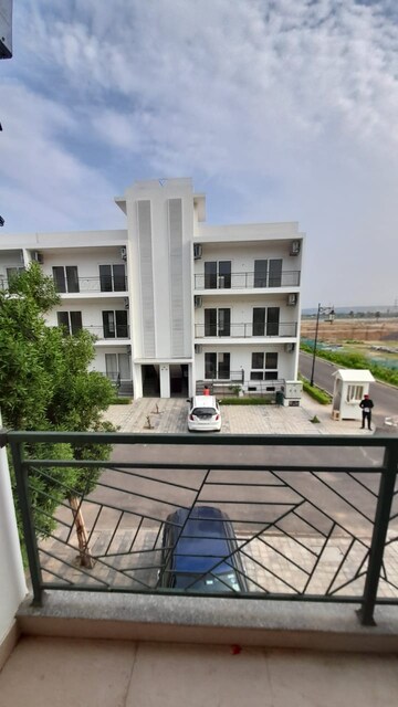Balcony in 2.5 BHK Builder Floor at Central Park 3 Flower Valley, Sohna Sector 33 – for Rent