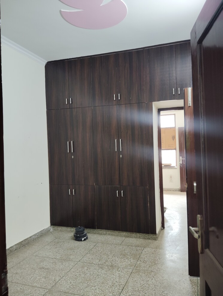 Room, madhur-apartment 2 Bedroom 950 Sq.Ft. Apartment In Paschim Vihar Delhi 8916638