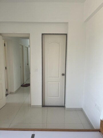 Room in 3 BHK Apartment at Shela – for Rent