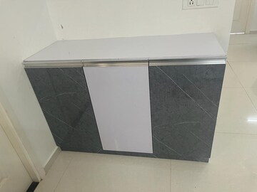 Furnished Amenities in 3 BHK Apartment at Shela – for Rent