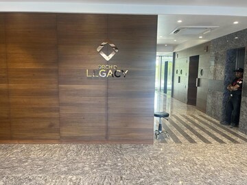 Lift in 3 BHK Apartment at Shela – for Rent