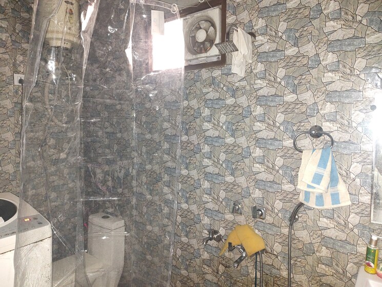 Bathroom, madhur-apartment 2 Bedroom 1000 Sq.Ft. Apartment In Paschim Vihar Delhi 8916646