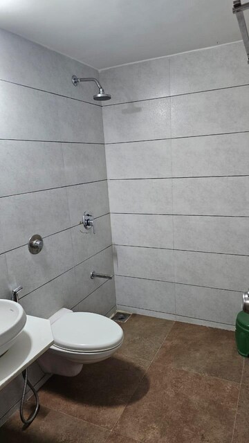 Bathroom in 4 BHK Villa at Manekbaug – for Rent
