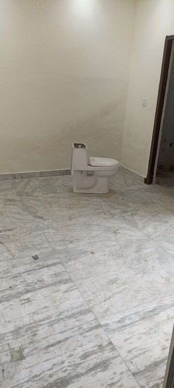 3 BHK Builder Floor For Rent in Green Fields Colony